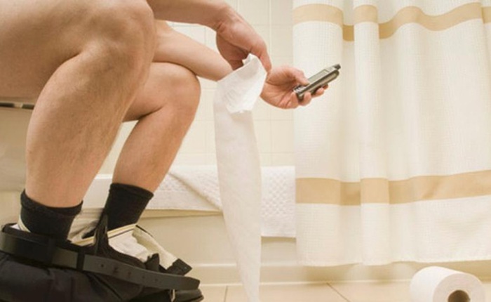Điện thoại bẩn hơn toilet 10 lần, đây là cách đơn giản lại hiệu quả để lau chùi