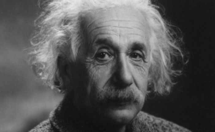 Chiếc áo da cũ của Einstein vừa được mua với giá 150.000 USD