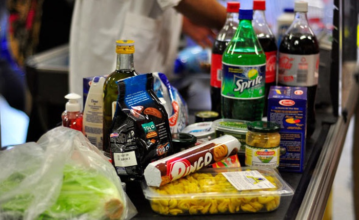Đây là cách mọi siêu thị "dắt mũi" bạn mua đồ ăn vặt có hại cho sức khỏe