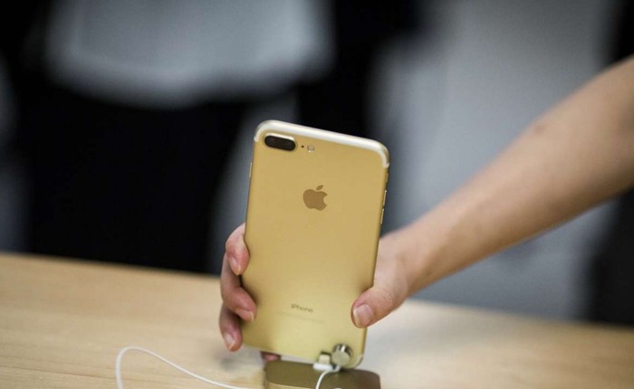 Người Singapore mất 7 ngày làm việc để mua iPhone 7, người Việt mất tới 104 ngày