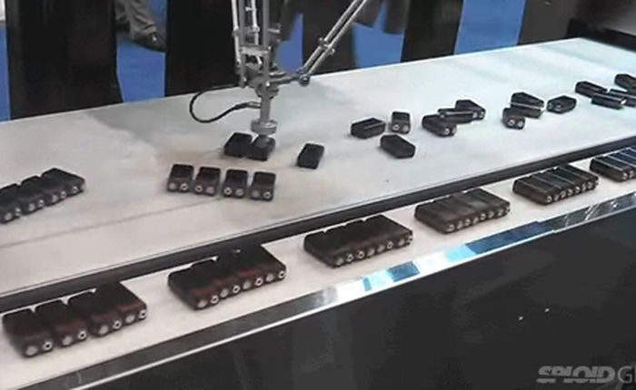 [Video] Xem cơ chế hoạt động siêu chuẩn của robot phân loại pin