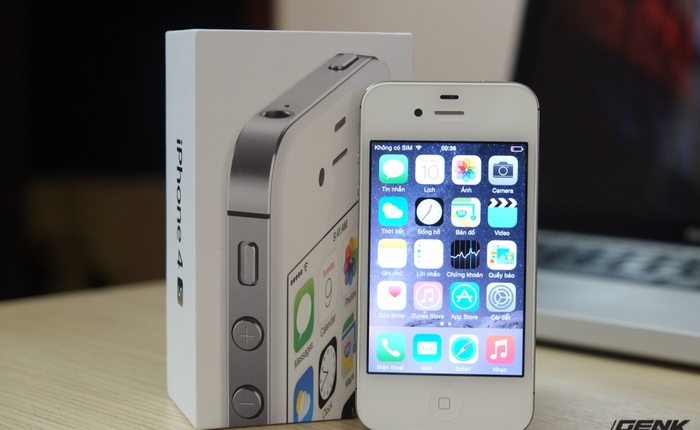 Mở hộp hàng hiếm iPhone 4s mới tràn về với giá 3,2 triệu: Nguyên seal, chưa active, tặng adapter "lạ"