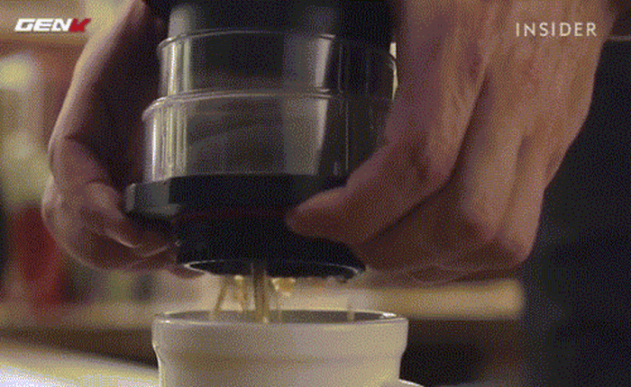 [Video] Máy pha cà phê cầm tay, cực kì nhỏ gọn, uống cà phê muôn nơi