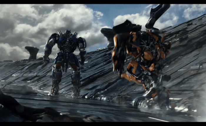 Transformers 5: The Last Knight ra mắt trailer đầu tiên