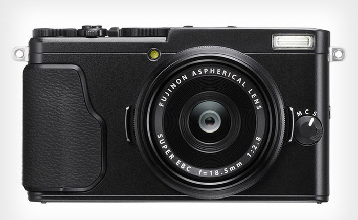 Fujifilm chính thức giới thiệu X70: máy ảnh dòng X đầu tiên có màn hình cảm ứng