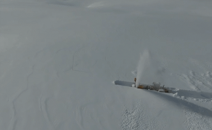 [Video] Dám chắc bạn chưa từng thấy xe phá tuyết hoạt động như thế nào