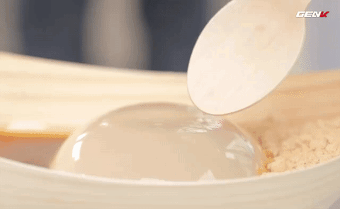 [Video] Kì lạ chưa, chiếc bánh này được làm hoàn toàn bằng nước?
