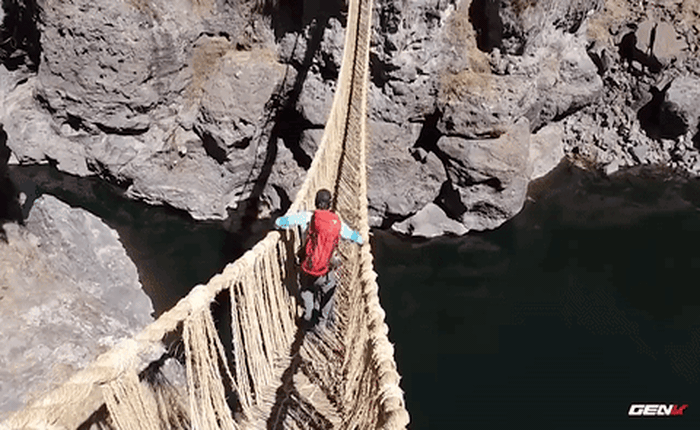 [Video] Cầu thủy tinh chưa là gì, đây là chiếc cầu làm từ cỏ tại Peru