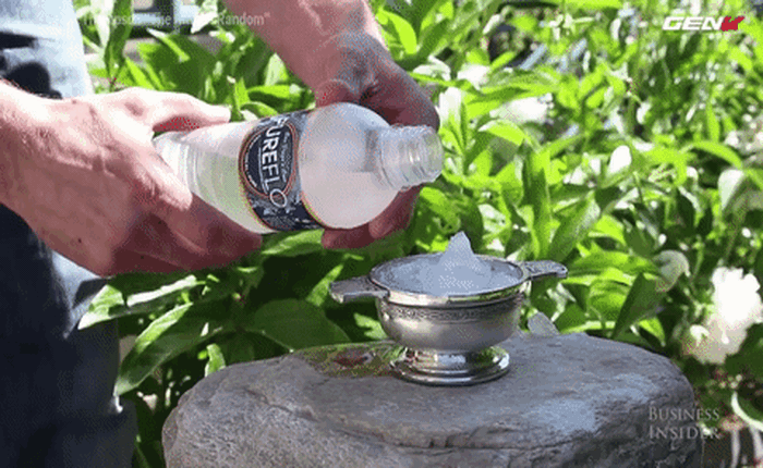 [Video] Đây là cách đóng đá cốc nước ngay tức thì