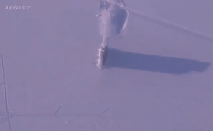 Xem khoảnh khắc tàu ngầm hạt nhân Mỹ nổi xuyên qua lớp băng ở Bắc Cực