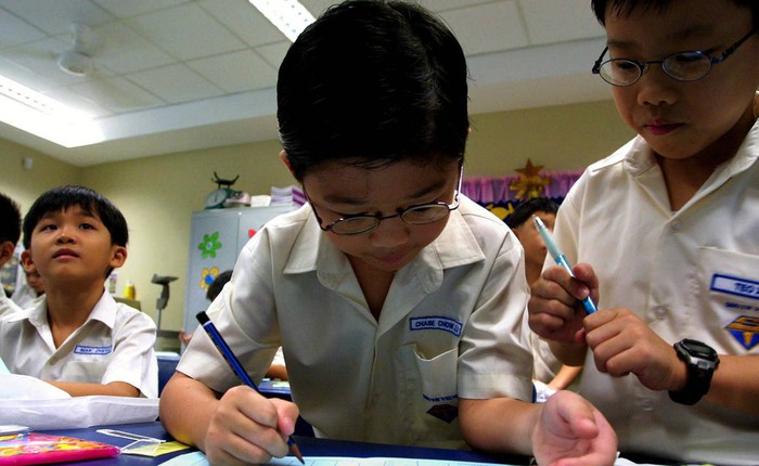Phụ huynh học sinh Singapore đồng loạt chia sẻ kết quả học tập yếu kém của họ để giúp con em tự tin vào bản thân hơn điểm số