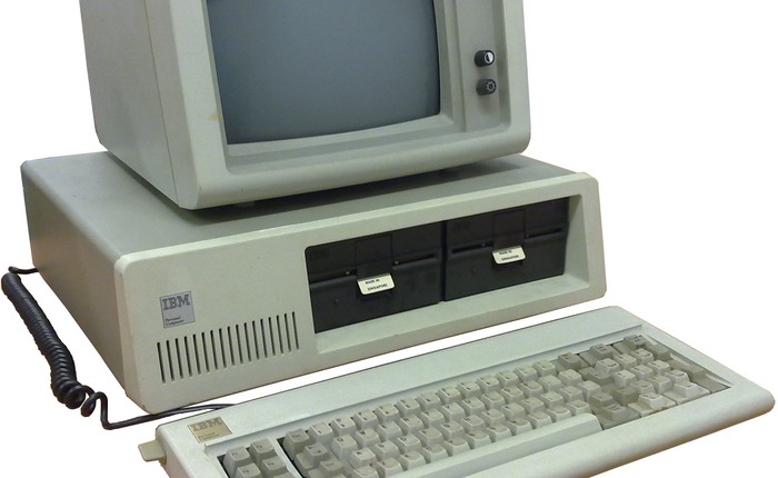 "Mổ" cụ máy tính 35 tuổi của IBM, xem bên trong có gì