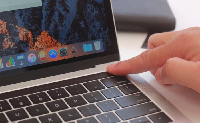 Không giống phiên bản phím chức năng vật lý, MacBook Pro có Touch Bar không thể thay thế SSD