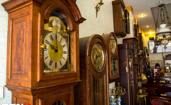 Quên đi những smartwatch hiện đại, hôm nay chúng ta sẽ trải nghiệm hương vị xưa cũ cùng Cafe đồng hồ cổ