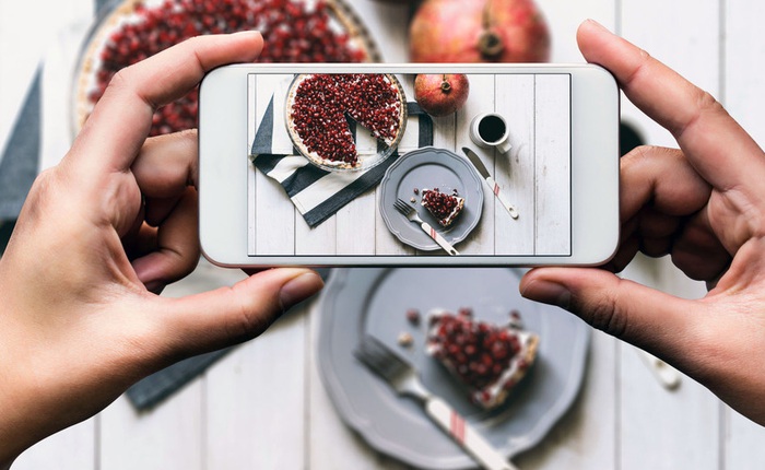 Nghiên cứu cho thấy chụp ảnh đồ ăn trước rồi đăng Instagram, Facebook sẽ ngon hơn bình thường