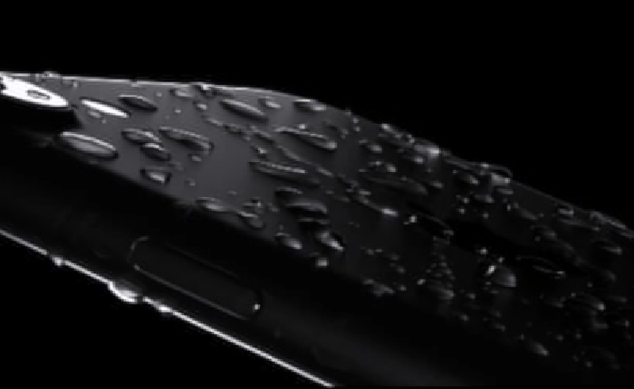 iPhone 7/7 Plus chống nước nhưng nếu bị hỏng do vào nước sẽ không được Apple bảo hành