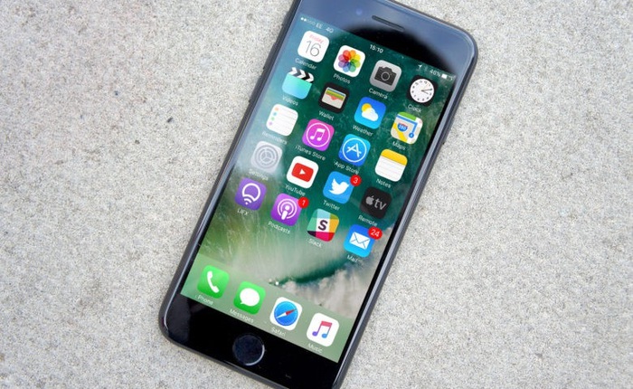 Ham mua iPhone 7 sớm, hai "fan cuồng Apple" có nguy cơ bị phạt 2 năm tù giam