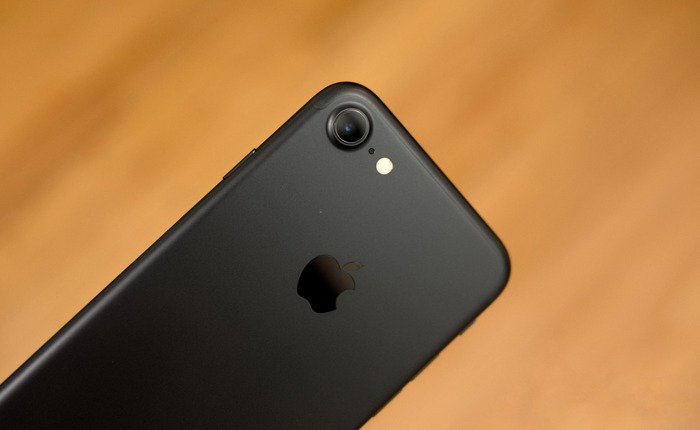 Chưa đầy 2 tuần, iPhone 7 tại Việt Nam mất giá gần 10 triệu, hàng chính hãng vẫn là sự lựa chọn hợp lý hơn cả