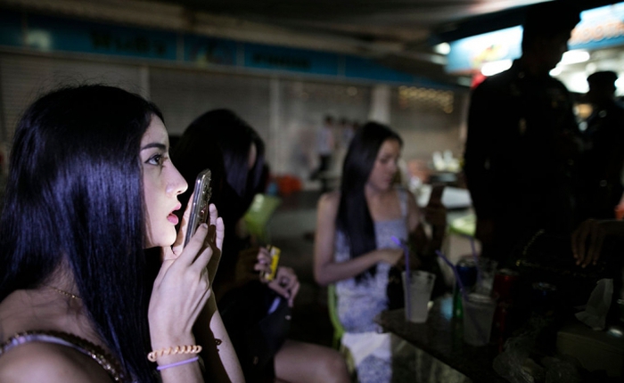 iPhone biến tướng thành ma cô dắt mối cho gái mại dâm Hong Kong