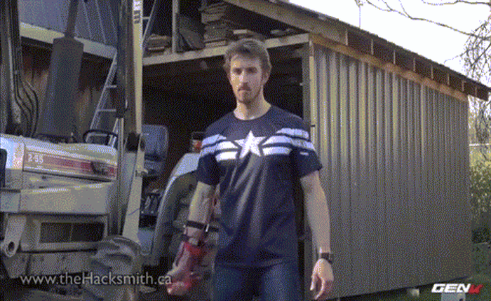 [Video] Anh chàng này đang tạo ra chiếc khiên Captain America phiên bản đời thực