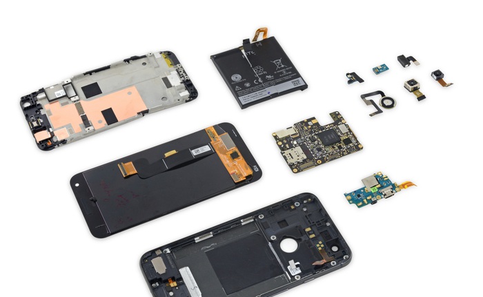 iFixit "mổ ruột" Google Pixel XL: dễ sửa chữa, không có dấu hiệu nào cho thấy HTC sản xuất ngoại trừ pin