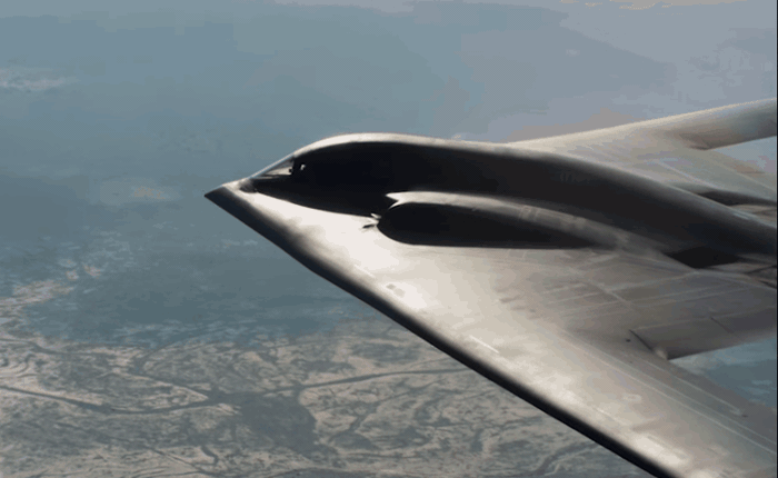 Cận cảnh "quái thú" dội bom B-2 Spirit chao mình trên không trung