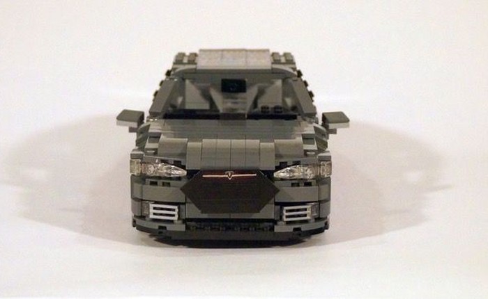 Không đủ tiền mua Tesla Model S, bạn có thể xem xét phiên bản Lego của nó