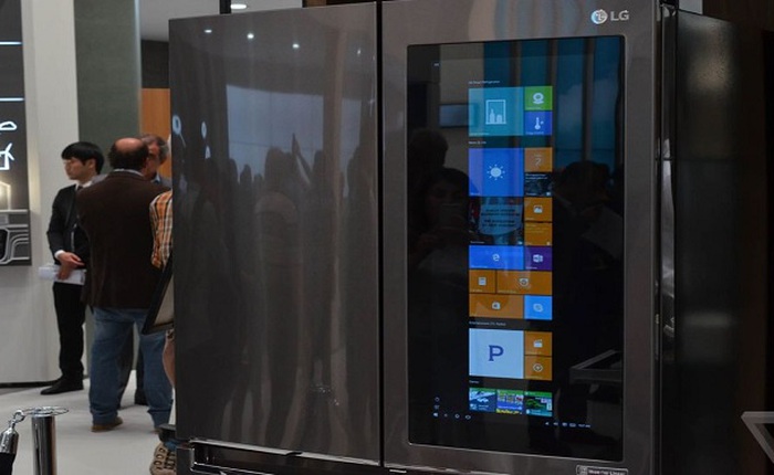 LG chơi sốc với tủ lạnh thông minh tích hợp màn hình cảm ứng 29 inch chạy Windows 10