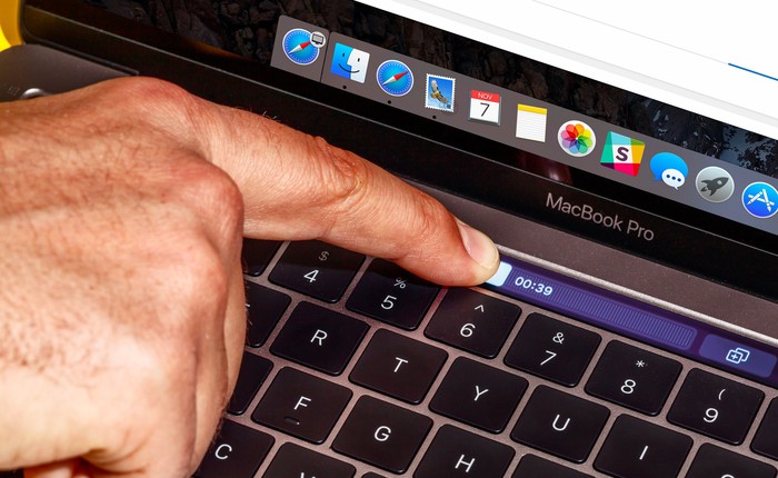 Chuyên gia video: Bàn phím và chuột đủ nhanh rồi, không cần Touch Bar trên MacBook Pro nữa