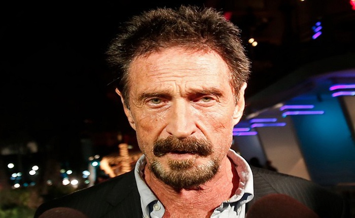 Huyền thoại diệt virus John McAfee: "Để tôi hack cái iPhone đó cho"