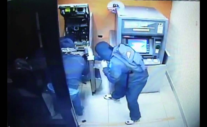 [Video] Vụ cướp máy ATM “quá nhanh quá nguy hiểm”