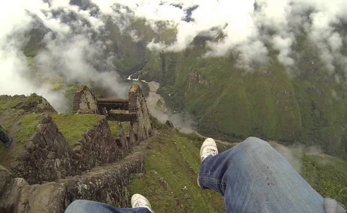 "Giả vờ bay" để chụp ảnh tự sướng trên vách núi, người đàn ông tử vong
