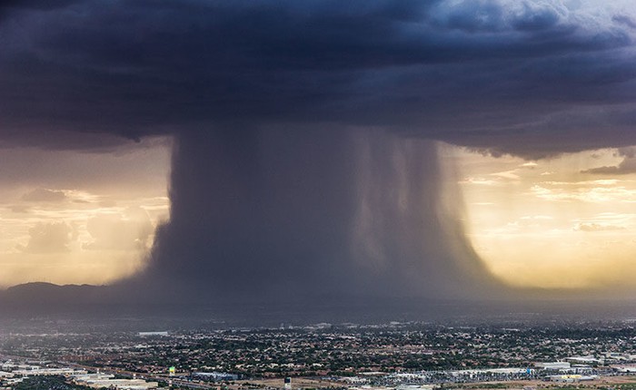 Bạn đã bao giờ nhìn thấy hiện tượng thời tiết nhìn giống hệt "đám mây nguyên tử" này chưa?