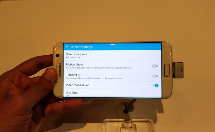 Galaxy S7 và S7 edge có tính năng mới giống iPhone 6s nhưng không công bố