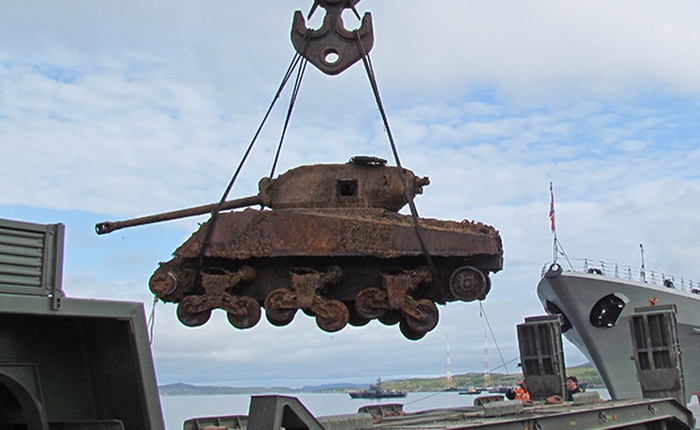 Xem hải quân Nga trục vớt xe tăng Mỹ thời Thế chiến II từ đáy biển Barents