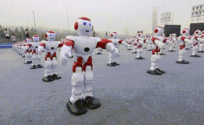 1007 con robot cùng nhảy múa và đã lập được kỷ lục Guinness mới