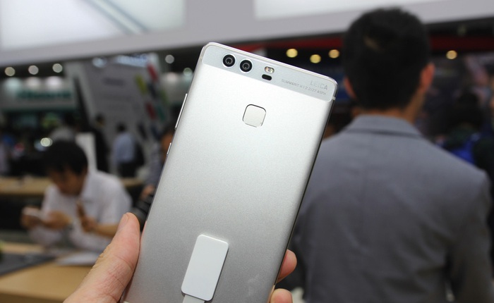 Trên tay Huawei P9 có trang bị camera kép, chứng chỉ Leica
