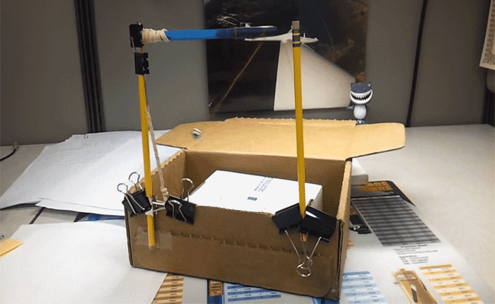 Học sinh trung học tạo ra "máy chuyển động vĩnh cửu" chỉ với bút chì và kẹp giấy