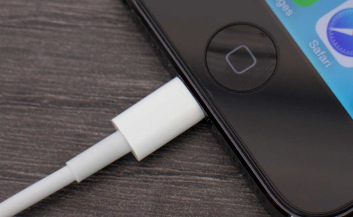 Tự chế bộ sạc pin cho iPhone chạy bằng sức nước