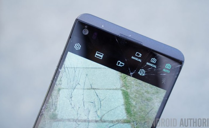 Vừa mới được ra mắt chính thức, LG V20 đã có màn “thử độ cứng”