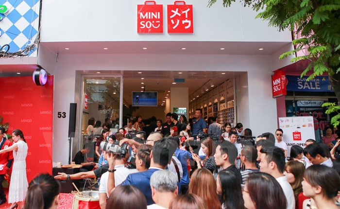 Báo Nhật Nikkei gọi Miniso là công ty "đội lốt Nhật" bán hàng Tàu ở Việt Nam