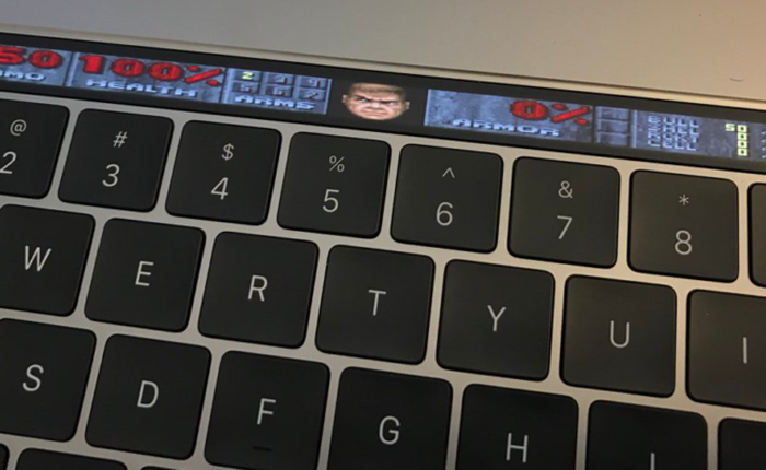 Chê Touch Bar của MacBook Pro 2016 vô dụng, một lập trình viên đã biến nó thành màn hình chơi game Doom