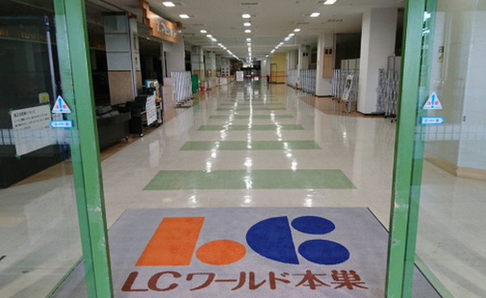 Trung tâm mua sắm tại Nhật Bản không còn nhân viên nhưng vẫn mở cửa để bán chỉ 1 món hàng duy nhất