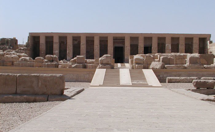Các nhà khảo cổ phát hiện ra thành phố Ai Cập 7.000 năm tuổi, có những ngôi mộ lớn hơn cả lăng mộ hoàng gia