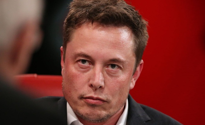 Chuyên gia phố Wall nhận xét chỉ có người sùng bái Elon Musk mới mua cổ phiếu Tesla