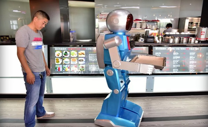 Nghĩ rằng robot có thể thay thế con người, nhà hàng này đã phạm sai lầm lớn