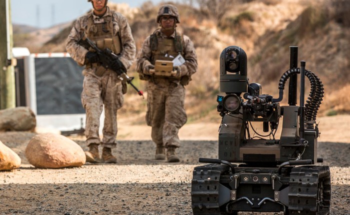 Cận cảnh robot sát thủ của quân đội Mỹ, được trang bị cả súng phóng lựu