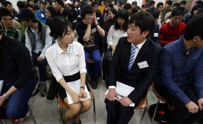 20 năm đèn sách không nghỉ của sinh viên Hàn Quốc chỉ để ra trường làm thuê cho các chaebol