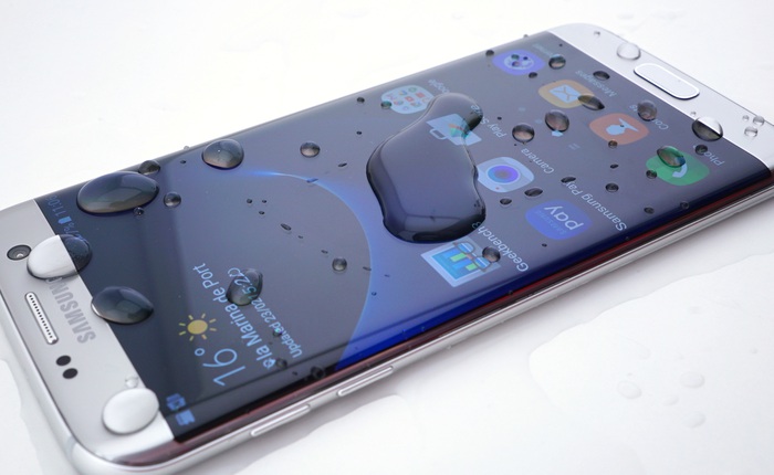 Xem video này bạn sẽ hiểu tại sao Galaxy S7 có thể chịu nước mà không cần nắp cổng sạc, khe SIM
