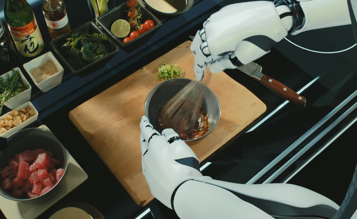 Hãy xem con robot nấu ăn đầu tiên trên thế giới này kỳ diệu đến thế nào, và nó sắp ra mắt rồi